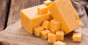 ¿Que le da el sabor al queso cheddar?