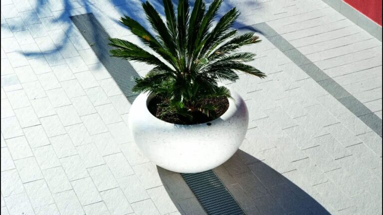 Innovaci&oacute;n en Jardineras Urbanas Grandes para Espacios Exteriores